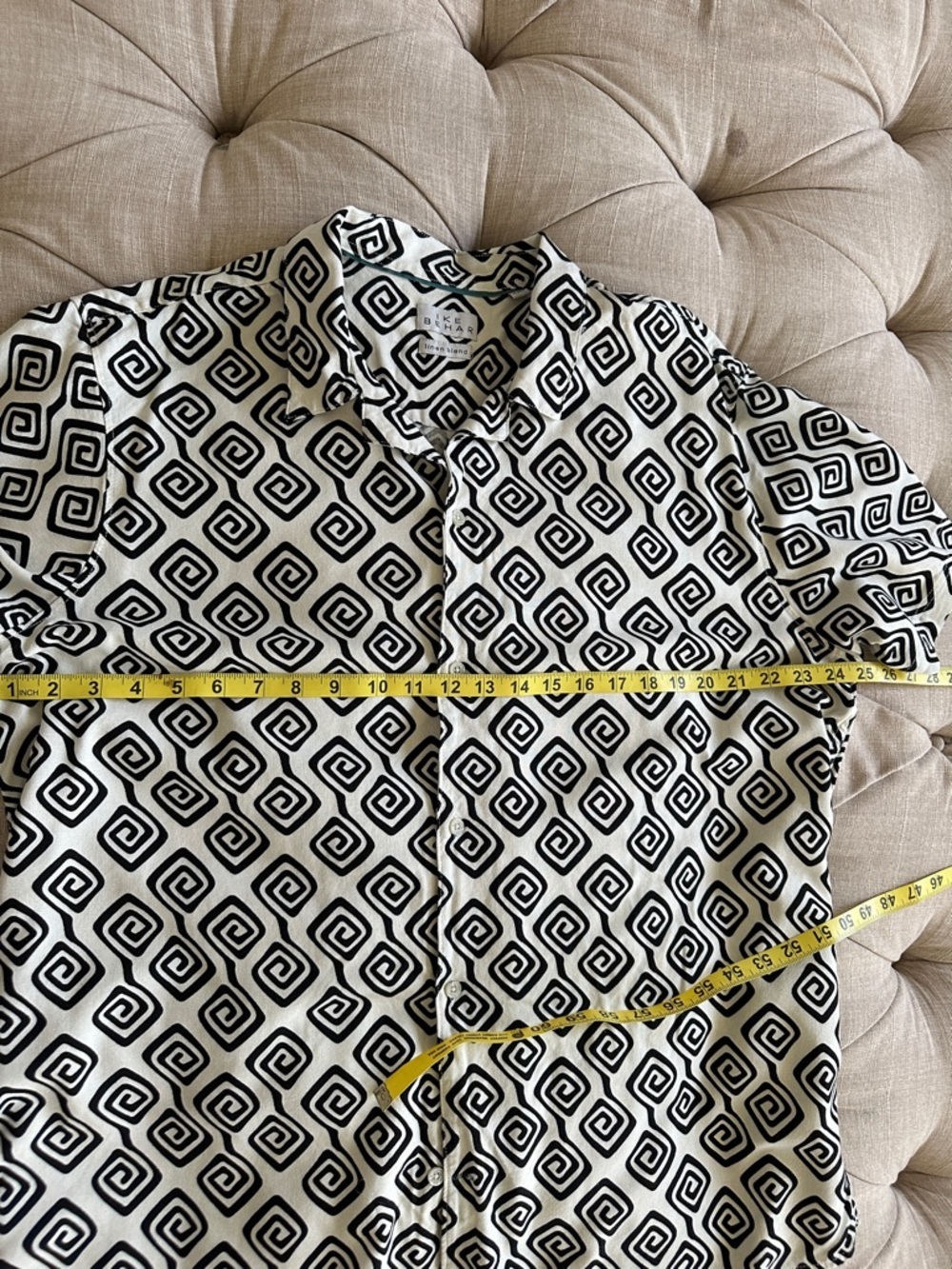 Ike Behar Black and White Short-Sleeve Geometric Button-Down Shirt - Picture 5 of 9
